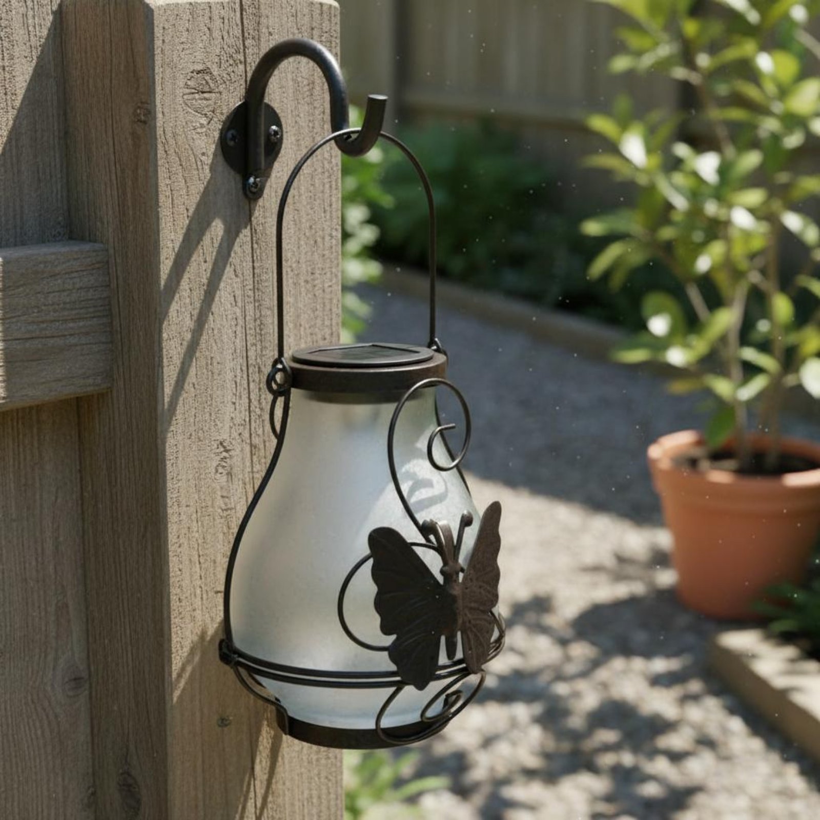فانوس شمسي على شكل فراشة مقاوم - مراجعة Outdoor Lighting For Patio وسعره